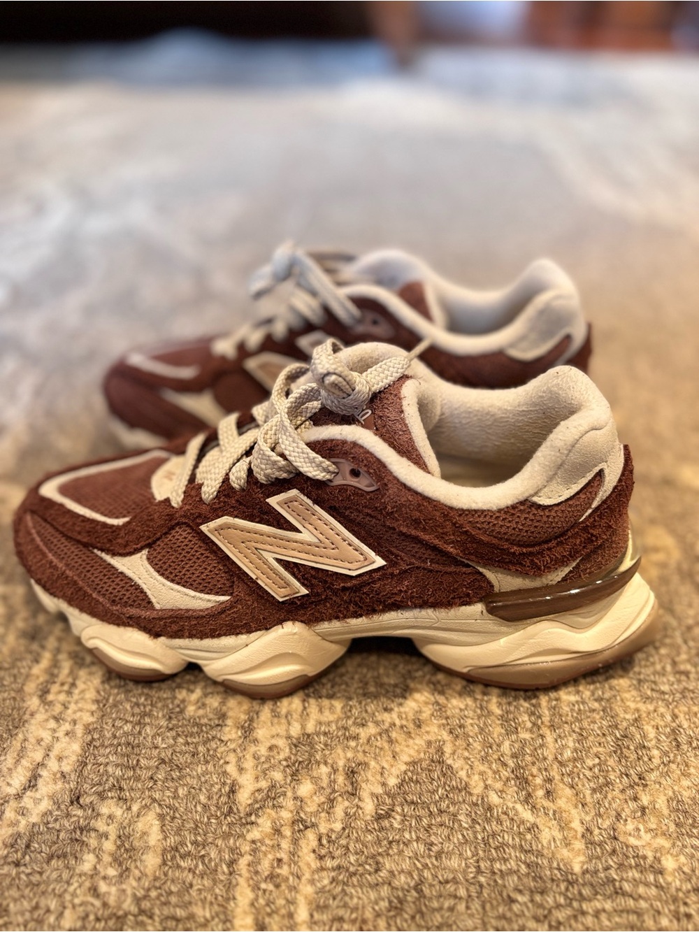 Women’s New Balance 9060 sneakers in the 'Rich Oak/Timberwolf' colorway - Picture 2 of 5